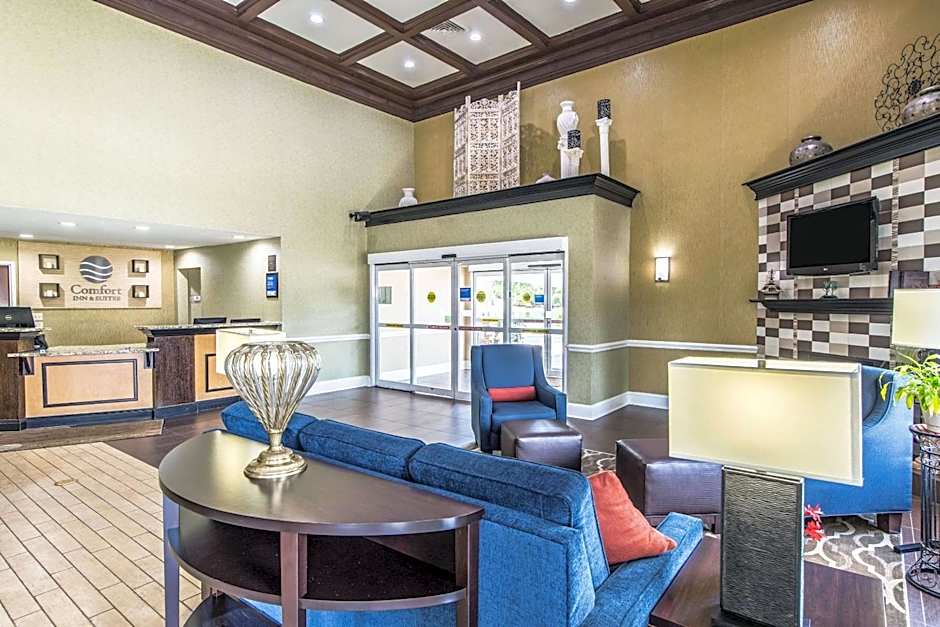 Comfort Inn & Suites Greenwood near University