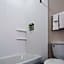 Holiday Inn Express & Suites Detroit - Farmington Hills By IHG