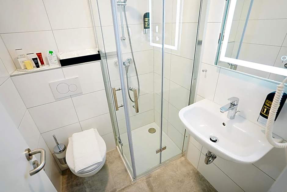 Arthotel Ambassador Wiesbaden - FREE PARKING