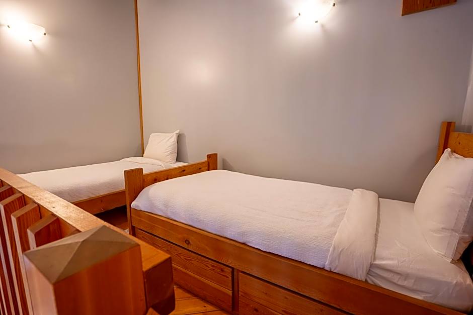 Basecamp Lodge Golden