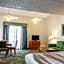 La Quinta Inn & Suites by Wyndham New Orleans West Bank