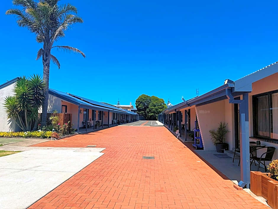 Lakeside Motel Waterfront