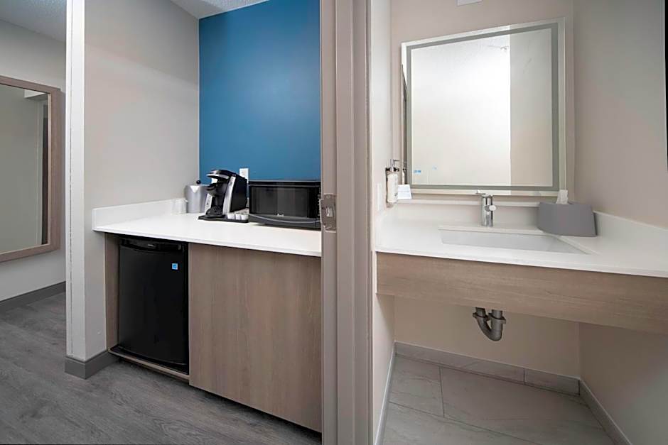 Holiday Inn Express Hotel & Suites Indianapolis - East By IHG