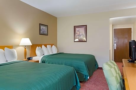 Queen Room with Two Queen Beds - Pet-Friendly/Non-Smoking
