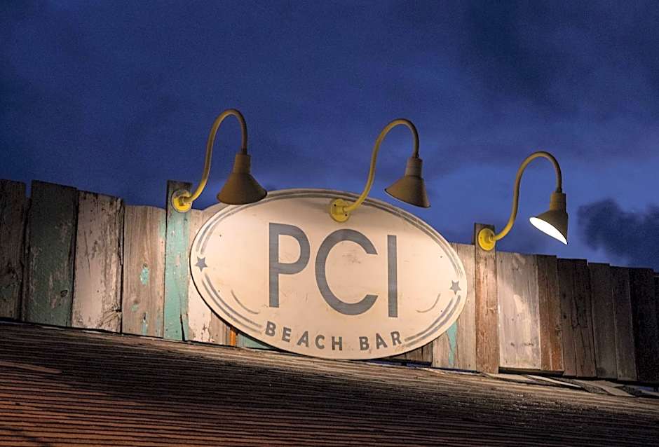 Postcard Inn On The Beach