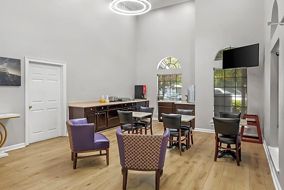 Econo Lodge Inn & Suites Cayce I-26 Airport