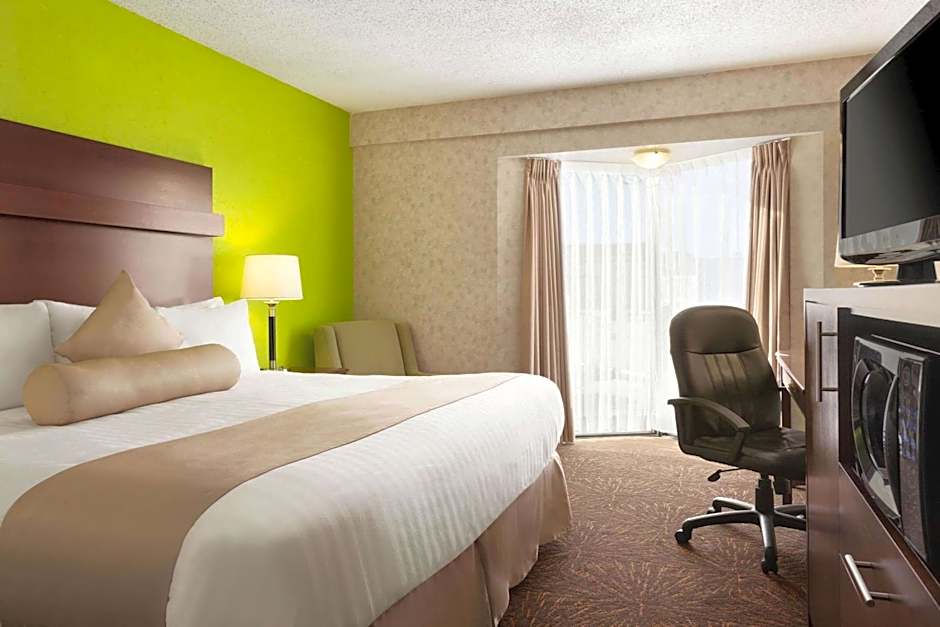 Travelodge by Wyndham Lloydminster
