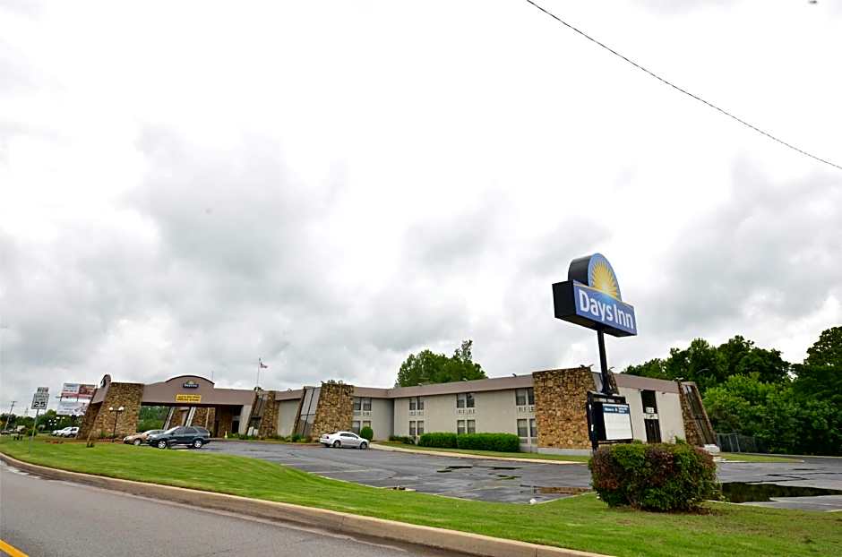 Days Inn by Wyndham Southern Hills/ORU