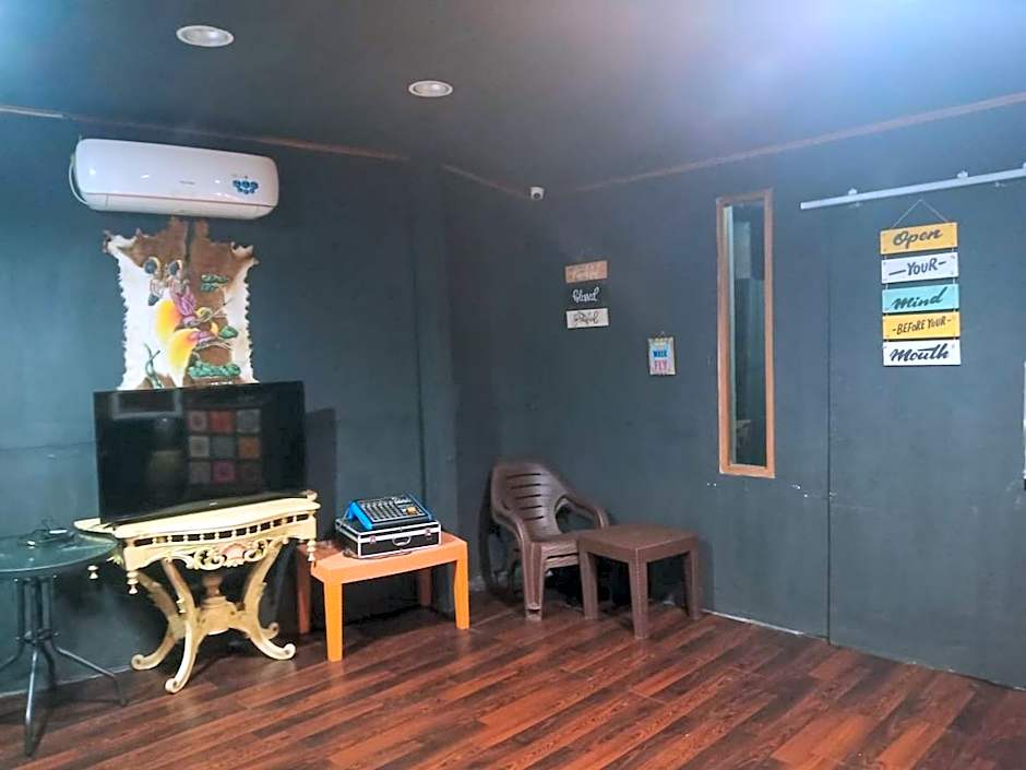 RedDoorz at Hotel Ermashta Jayapura