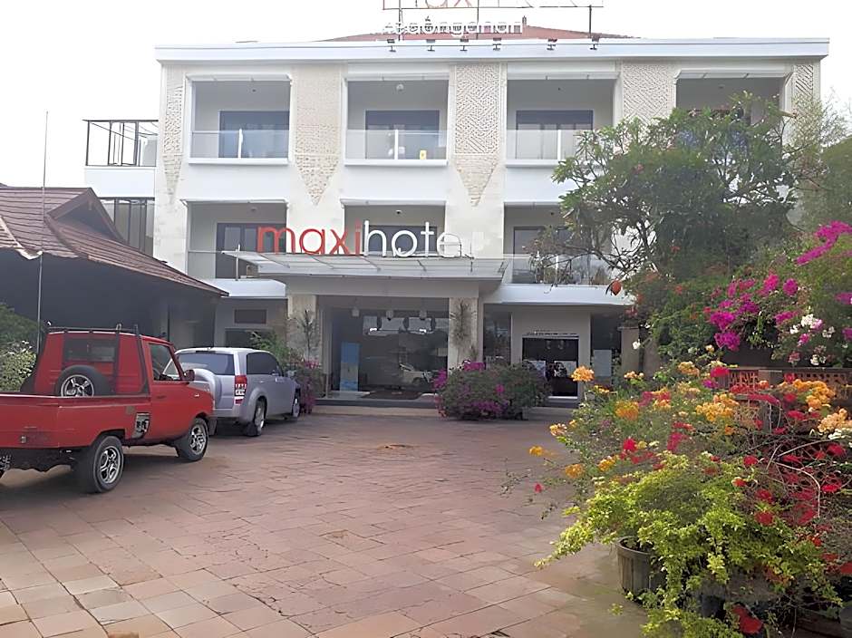 Super OYO Townhouse Oak Maxi Hotel Legian