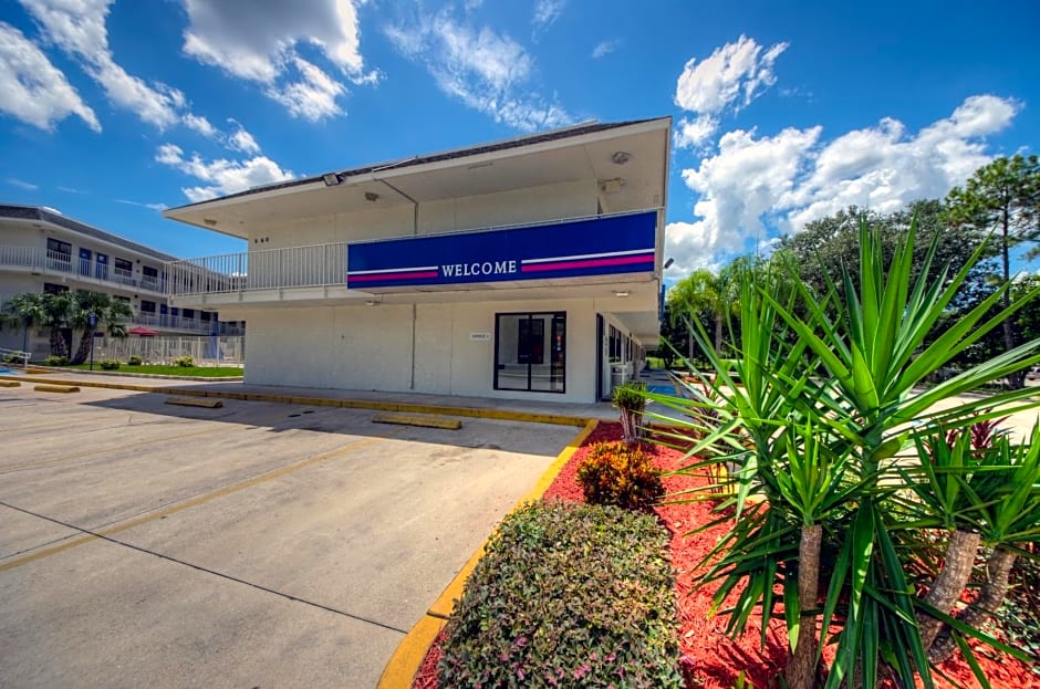 Motel 6-Bradenton, FL