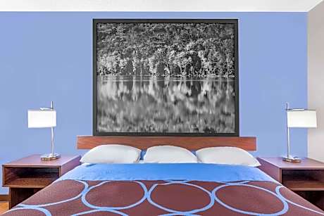 1 King Bed 1 Double One-Bedroom Suite Non-Smoking