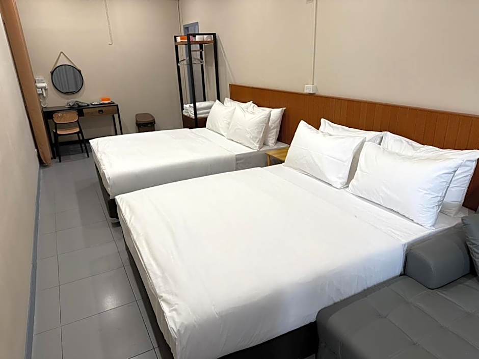 Achcha hotel - itsaraphap MRT station - Wat Arun