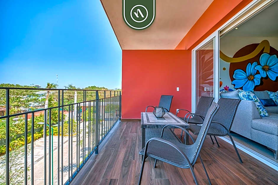 Cozy Apt with Private Terrace - Rooftop Pool