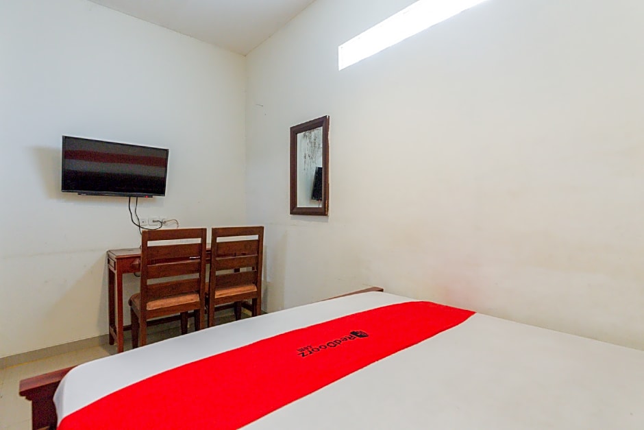 RedDoorz @ Raya Ngagel 2