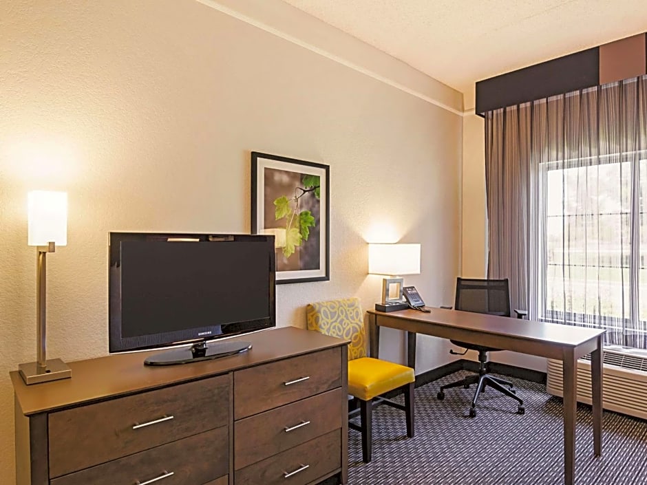 La Quinta Inn & Suites by Wyndham Denver Airport Dia