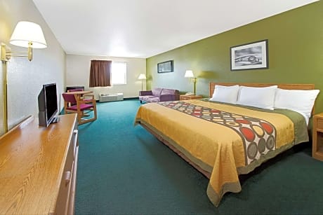 1 Queen Bed Suite Smoking
