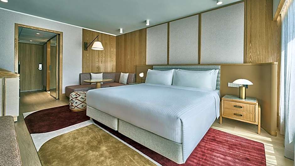 Photo 1 of 7 of Premium 1 King Bed