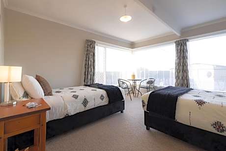 Standard Twin Room with Garden View