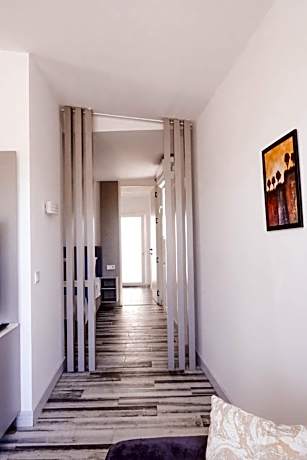 Family Room with Garden View