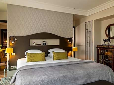 Suite with Opera View and Balcony