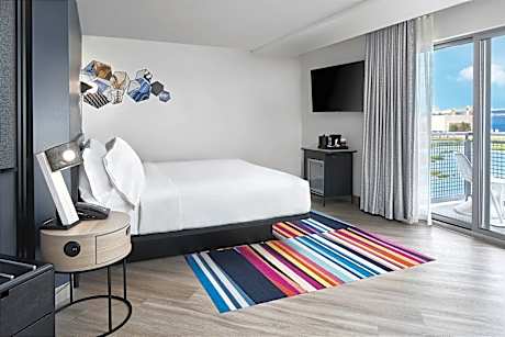 Premium Corner, Guest room, 1 King, Sofa bed, Waterfront, Corner room, Balcony