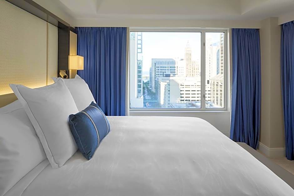 Photo 1 of 5 of Executive Suite