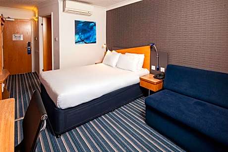 1 Double Standard with Free Hot Breakfast