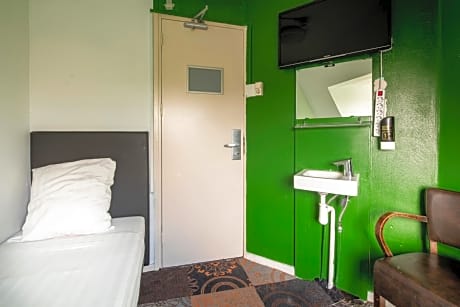 Single Room with Shared Facilities