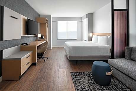 King Suite with Sofa Bed and Roll-In Shower - Disability Access