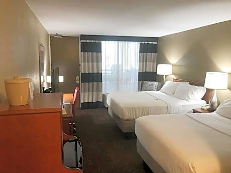 2 Queen Beds Standard Courtyard View