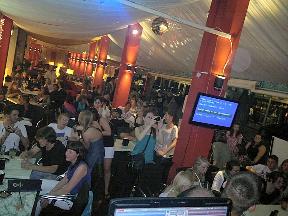 Hotel AMALFI & Restaurant Karaoke Bar