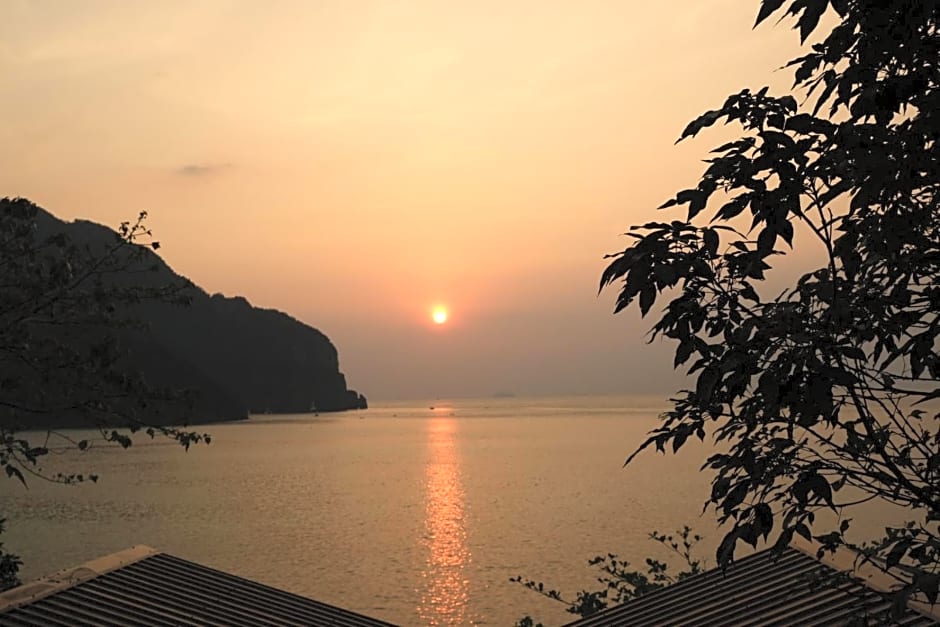 Phi Phi Seaside Bungalow