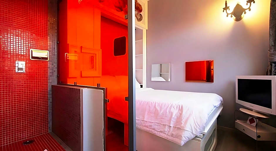 Orange Hotel