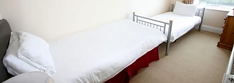 Family Room (2 Adults + 2 Children)