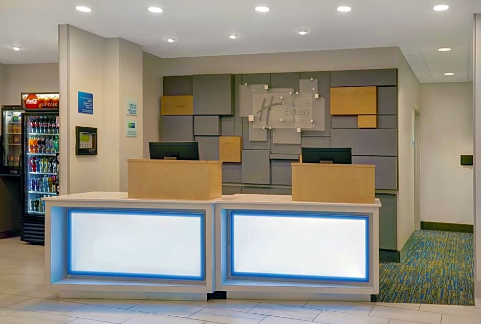 Holiday Inn Express & Suites - Lenexa - Overland Park Area By IHG