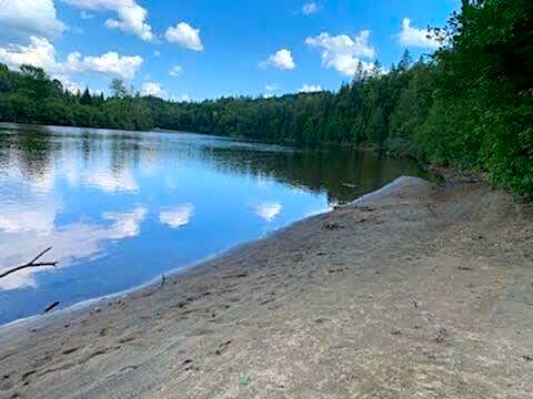 Front RIVER private BEACH 2 HOT TUBS 15 p SAUNA