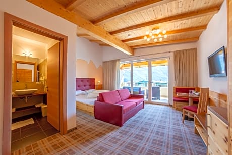Junior Suite with Pool View