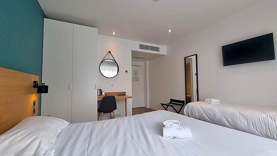Photo 1 of 5 of Triple Room