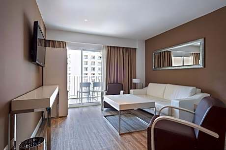 Xtra Sol Family Room