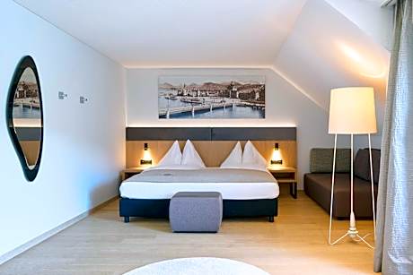 Junior Suite with Lake View