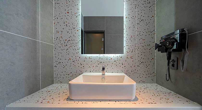 Brown Dot Siheung Geobuksum