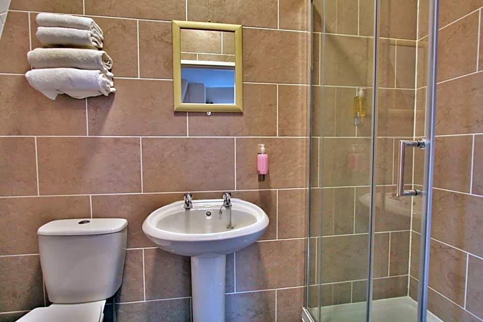 Central Hotel Gloucester by RoomsBooked