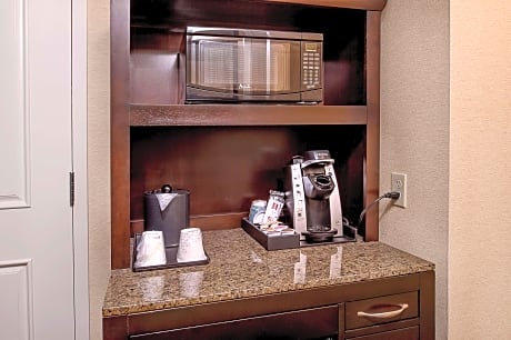 1 King Mobility Accessible W/Bathtub