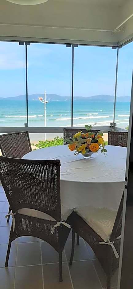 Itapema-Meia Praia- 3 quartos - Frente Mar!