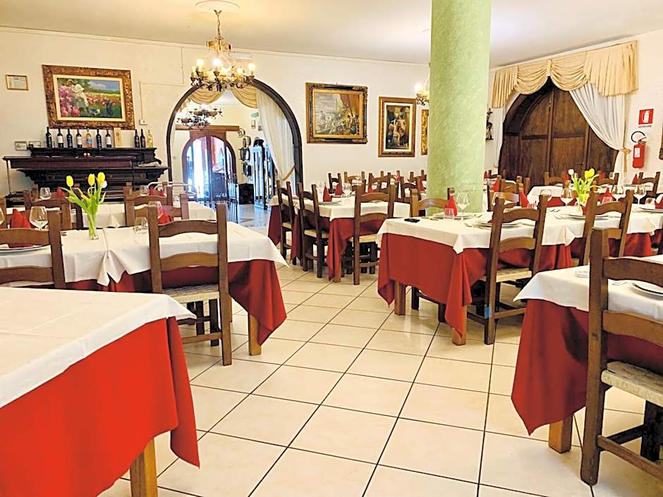 Hotel Villaggio Ristorante Pizzeria Museo TANIT