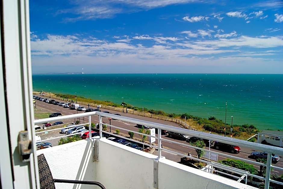 Photo 1 of 2 of Family, Sea View