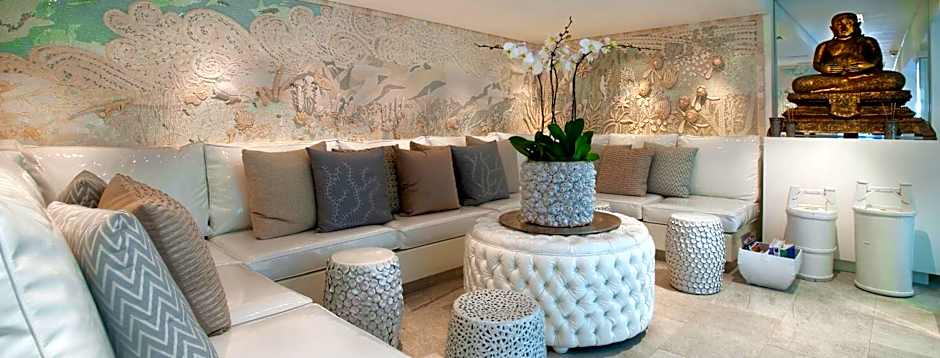 Twelve Apostles Hotel & Spa