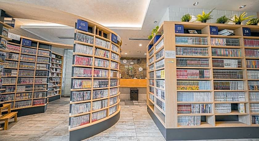 Quintessa Hotel Tokyo Haneda Comic and Books