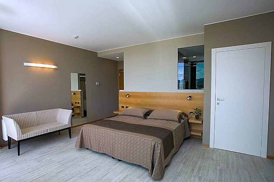 Photo 1 of 4 of Suite, Pool View